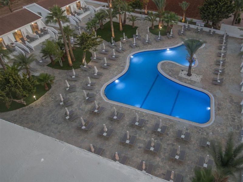Bohemian Gardens Hotel Protaras