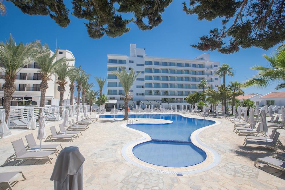 Bohemian Gardens Hotel Protaras