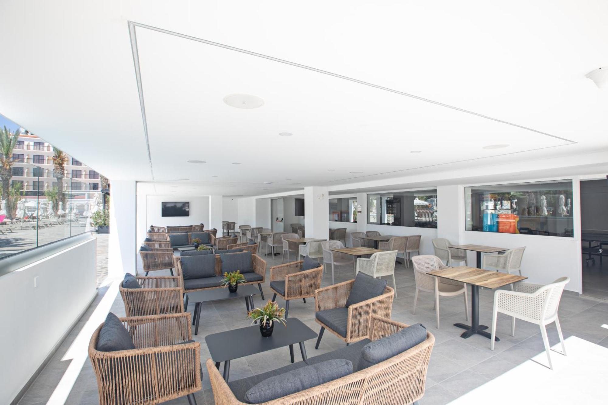 Bohemian Gardens Hotel 4*