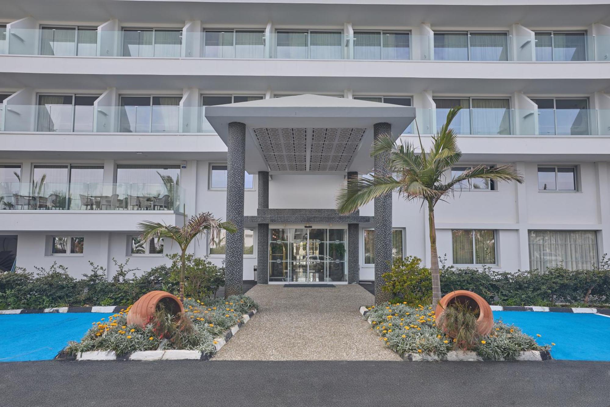 Bohemian Gardens Hotel 4*